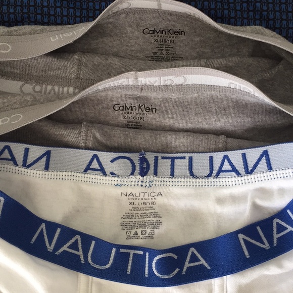 Under Armour T-Shirt & 3 pairs of underwear - Picture 2 of 6